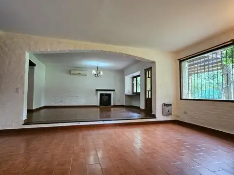 Casa 8 ambientes con 4 baños