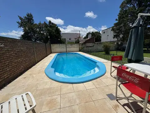 Casa 4 ambientes con 2 baños