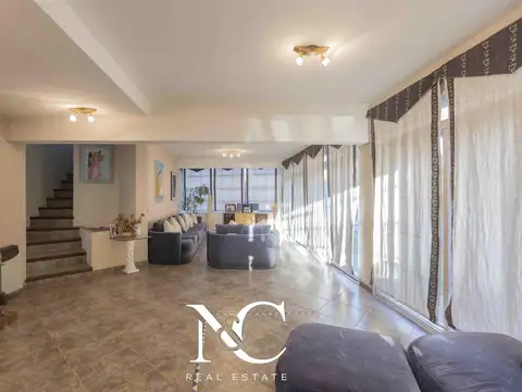 Casa 6 ambientes con 3 baños