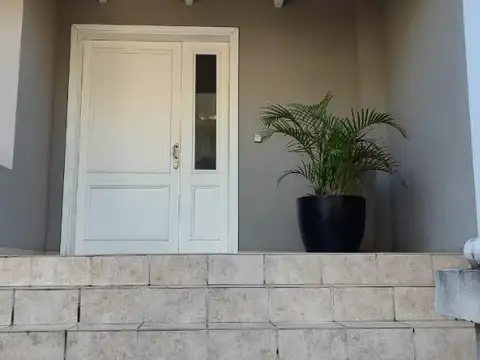 Importante casa de diseño clásico en La Rufina