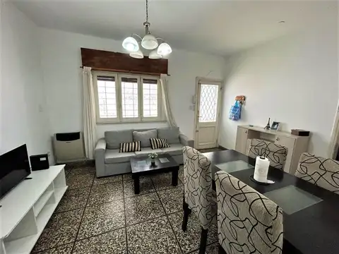 AMPLIO PH 3 AMBIENTES C/ JARDIN Y COCHERA P/ VARIOS AUTOS