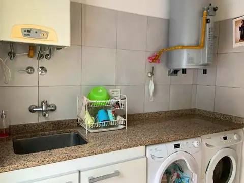 Casa 5 ambientes con 3 baños