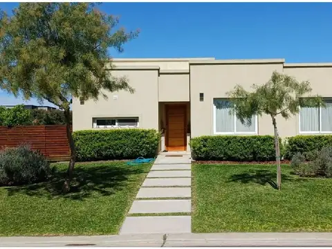 Casa En Venta En Santa Elena