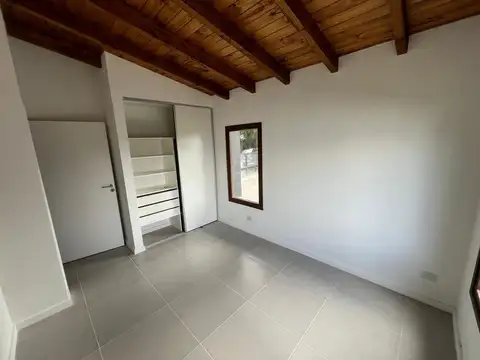 Depto Tipo Casa en Alquiler con 1 cocheras