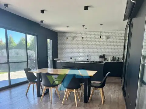 Casa 5 ambientes con 2 baños