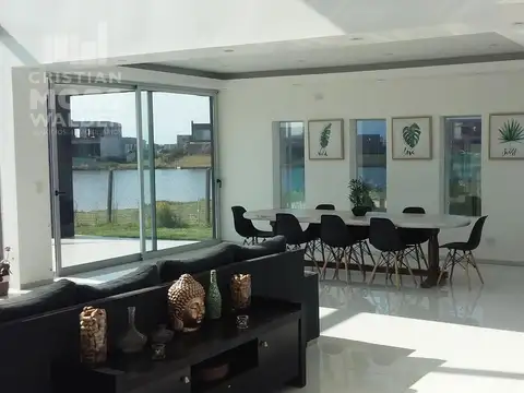 Casa en Venta en El Canton, USD 430.000