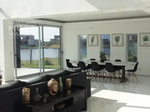 Casa 6 ambientes con 3 baños