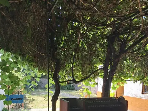 CASA  3 AMBIENTES CON FONDO OPORTUNIDAD!!!!