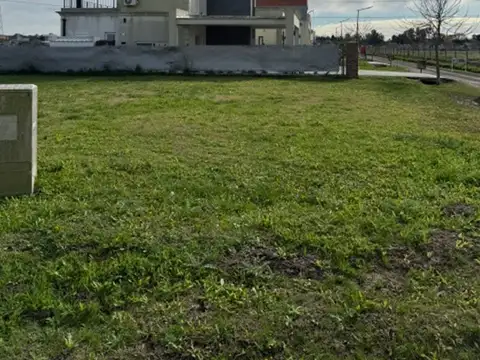 VENTA TERRENO EN BARRIO CERRADO LAGUNA AZUL