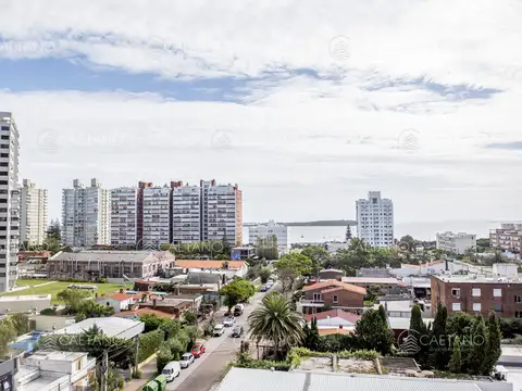 Vende apartamento de 2 dormitorios en Brava Punta del Este