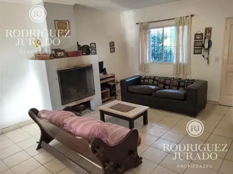 Casa en Venta con 2 cocheras