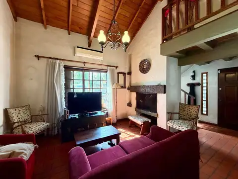 Casa 5 ambientes con 3 baños