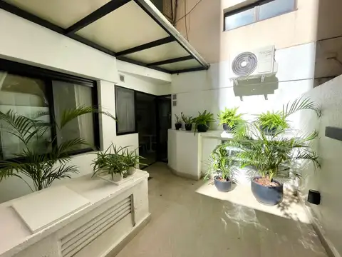 Departamento de 3 ambientes con cochera y patio - 160 metros totales