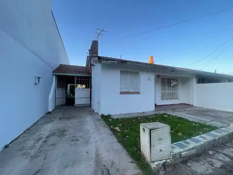 VENTA DE 2 CASAS MIRAMAR 3 AMB. CADA UNA