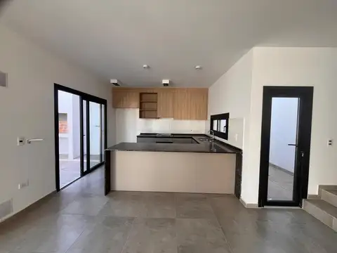 Casa 3 ambientes con 2 baños