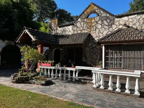 CASA QUINTA 4 AMBIENTES, QUINCHO Y PILETA