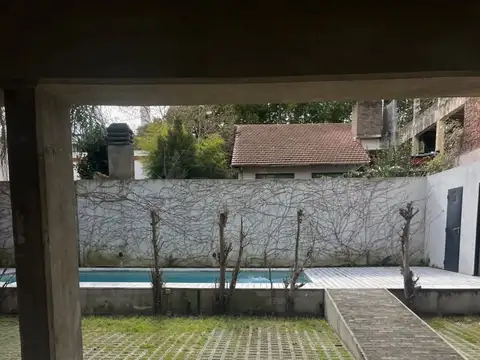Excelente Cochera Fija Descubierta 12 Mts Holmberg 3400. V Urquiza