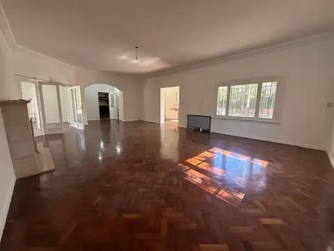 Casa 5 ambientes con 4 baños