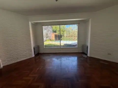 Casa en Alquiler con 2 cocheras