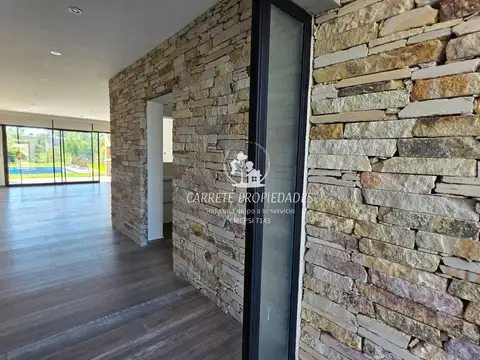 Casa 4 ambientes con 3 baños
