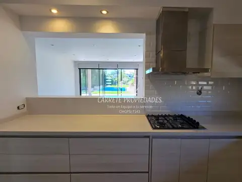 Casa en Venta con 4 cocheras