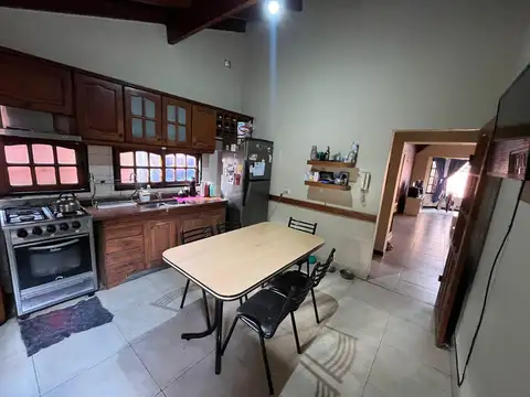 Casa en Venta con 2 cocheras