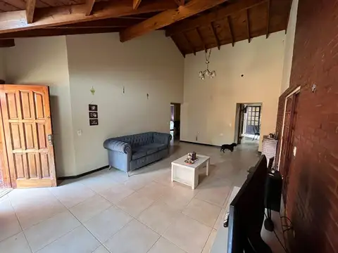 Casa 5 ambientes con 1 baño