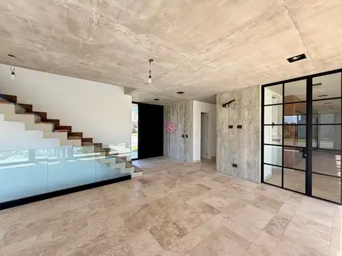 Casa 7 ambientes con 6 baños