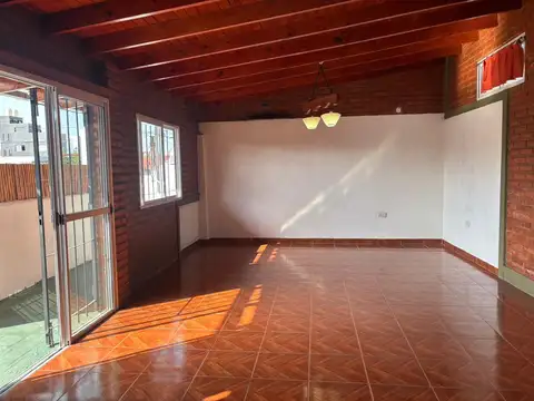 Depto Tipo Casa 3 ambientes con 2 baños