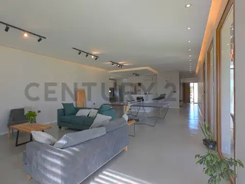 CASA 5 AMBIENTES AREA 6 SAN SEBASTIAN CON PILETA