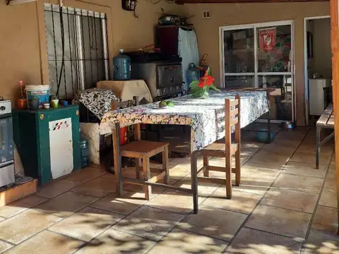 Casa 4 ambientes con 2 baños