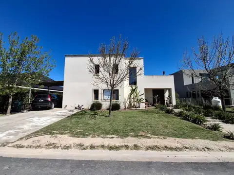 Casa en Venta a la Laguna - B. Privado El Naudir