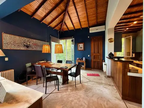 Casa 4 ambientes con 2 baños