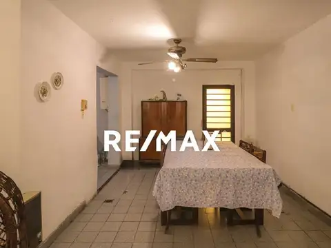 Casa 6 ambientes con 2 baños