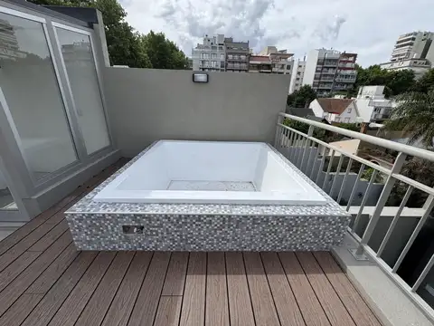 Departamento en venta de 3 ambientes en  Villa Urquiza. Cochera, terraza, jacuzzi. Parrilla