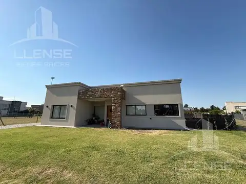 Casa 4 ambientes en alquiler - Countries/B.Cerrado (Berazategui)