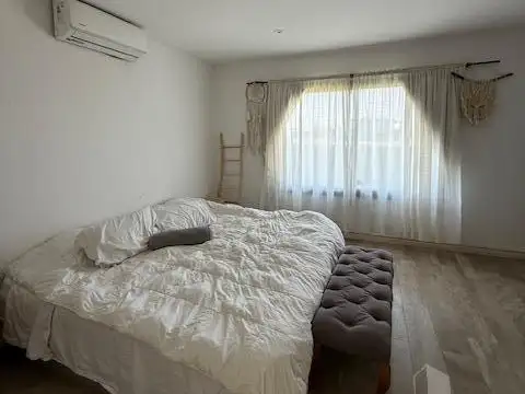 Casa 4 ambientes en alquiler - Countries/B.Cerrado (Berazategui)