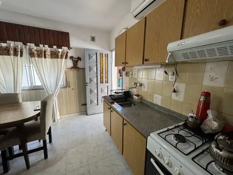 Eva Perón 399 - Casa de 2 dormitorios con Local y Deposito