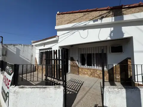 Eva Perón 399 - Casa de 2 dormitorios con Local y Deposito