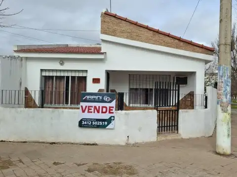 Eva Perón 399 - Casa de 2 dormitorios con Local y Deposito