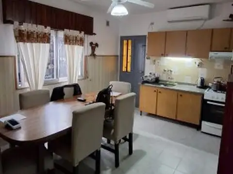 Eva Perón 399 - Casa de 2 dormitorios con Local y Deposito