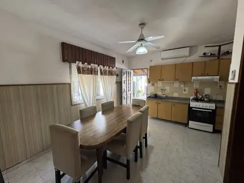Casa 6 ambientes con 1 baño
