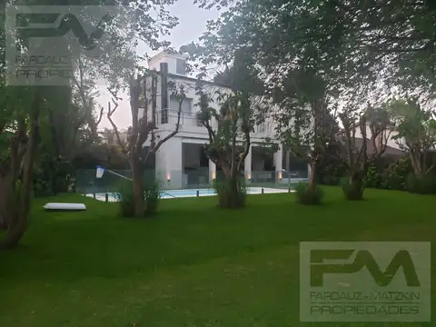 Casa 4 ambientes con 3 baños