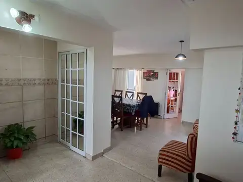 CENTA CASA 3 DORM CON COCHERA Y PATIO B° Ciudadela