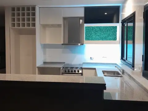 Casa 5 ambientes con 3 baños