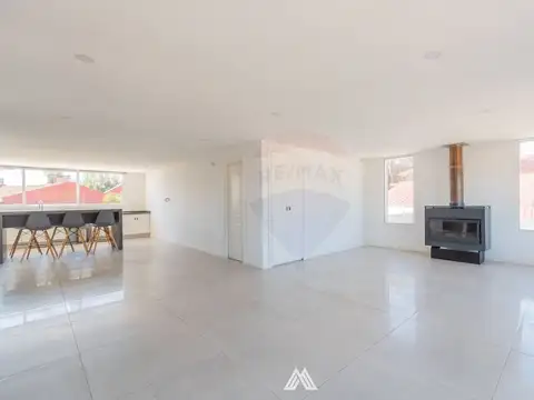 Casa en Venta con 4 cocheras