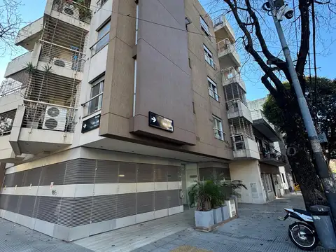Departamento al frente con cochera