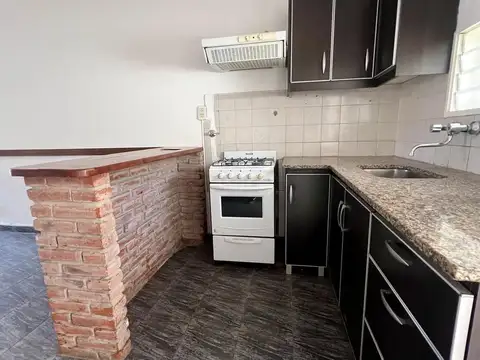 Depto Tipo Casa en Alquiler en Centro, $ 650.000