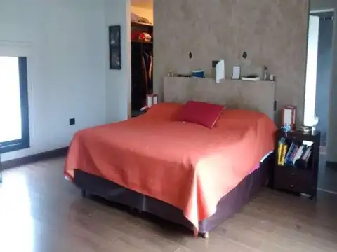 Casa 5 ambientes con 4 baños