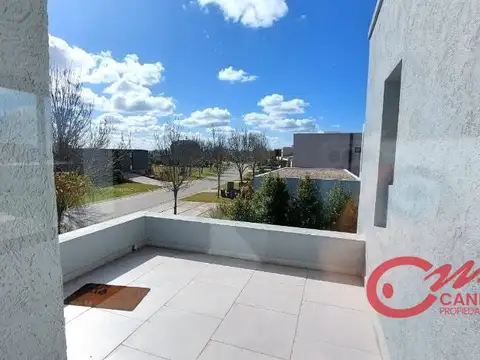 Casa 6 ambientes con 2 baños